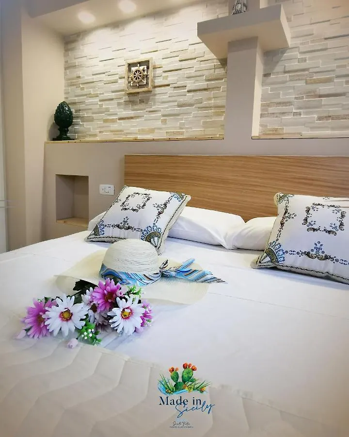 ** Bed & Breakfast Made In Sicily Santa Tecla Bed and Breakfast Acireale Italië